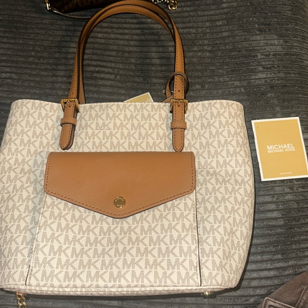 Micheal Kors purse